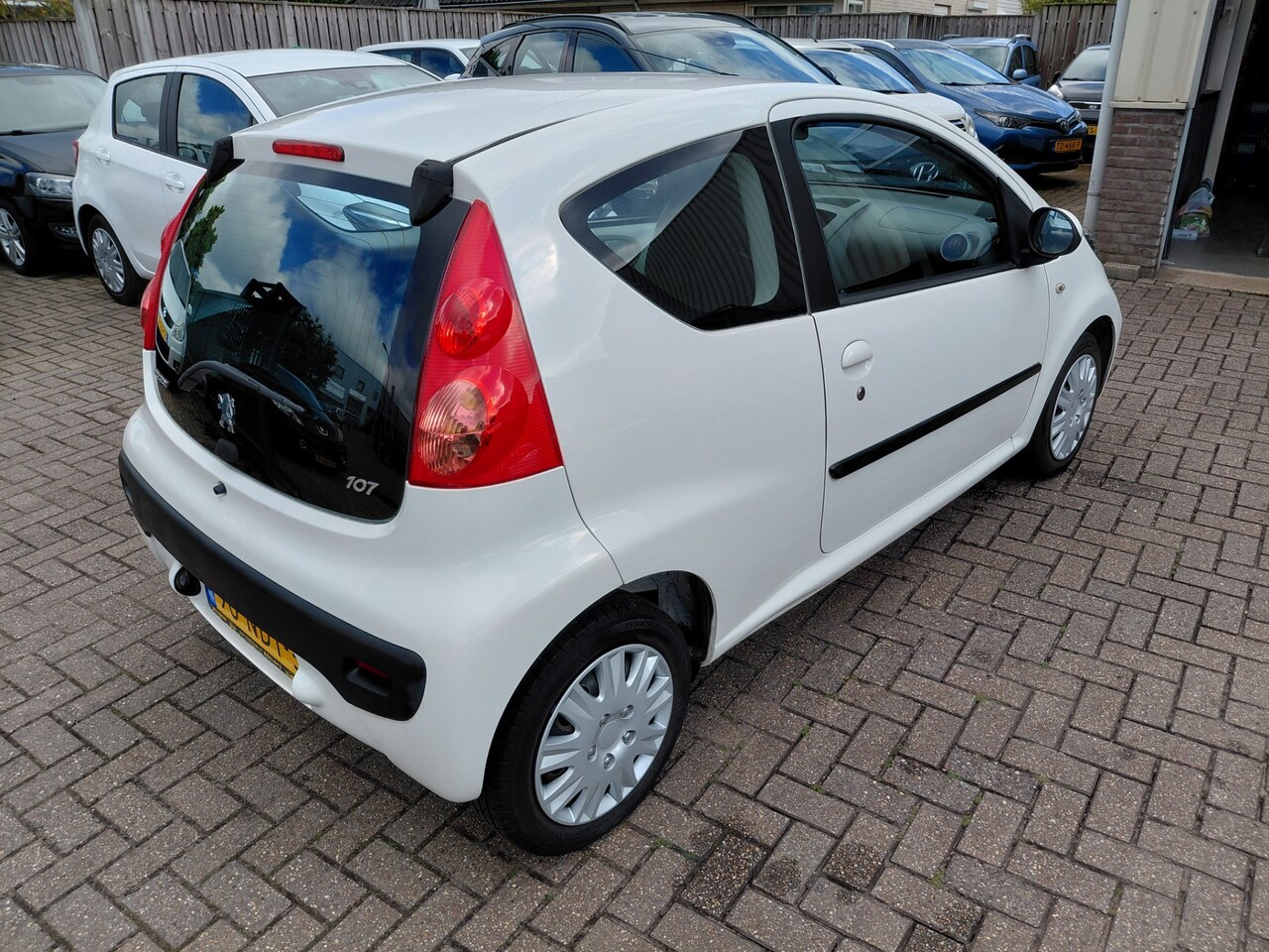 PEUGEOT 107