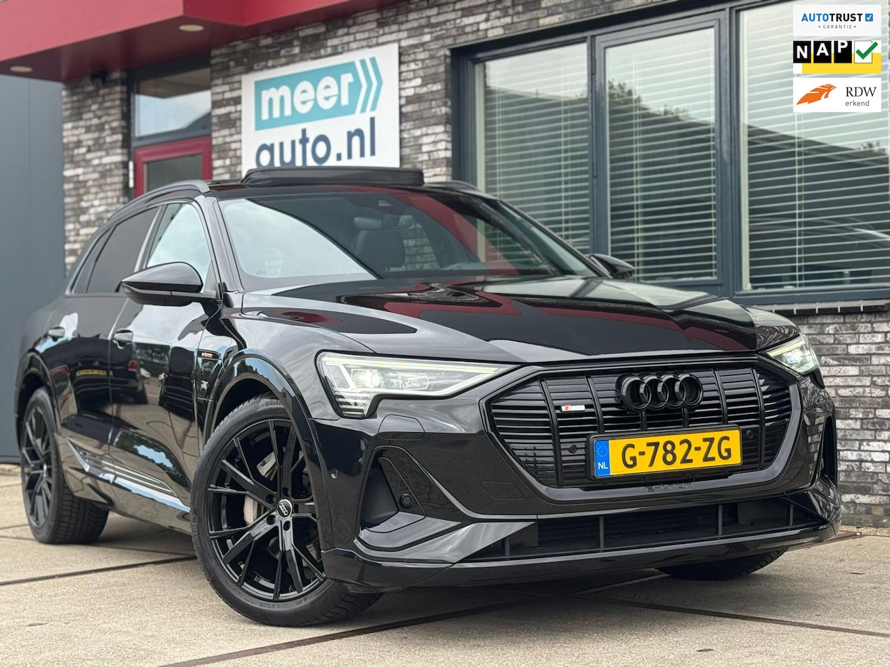 Audi e-tron - 50 EDITION BLACK S-LINE l CAMERA l TREKHAAK l PANO l LUCHTVERING l CARPLAY l SFEER l ADAPT - AutoWereld.nl