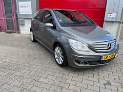 Mercedes-Benz B-klasse - 200 136pk / Airconditioning / Hoge instap / Trekhaak max. 1.500kg / LM / Navi / Camera / S