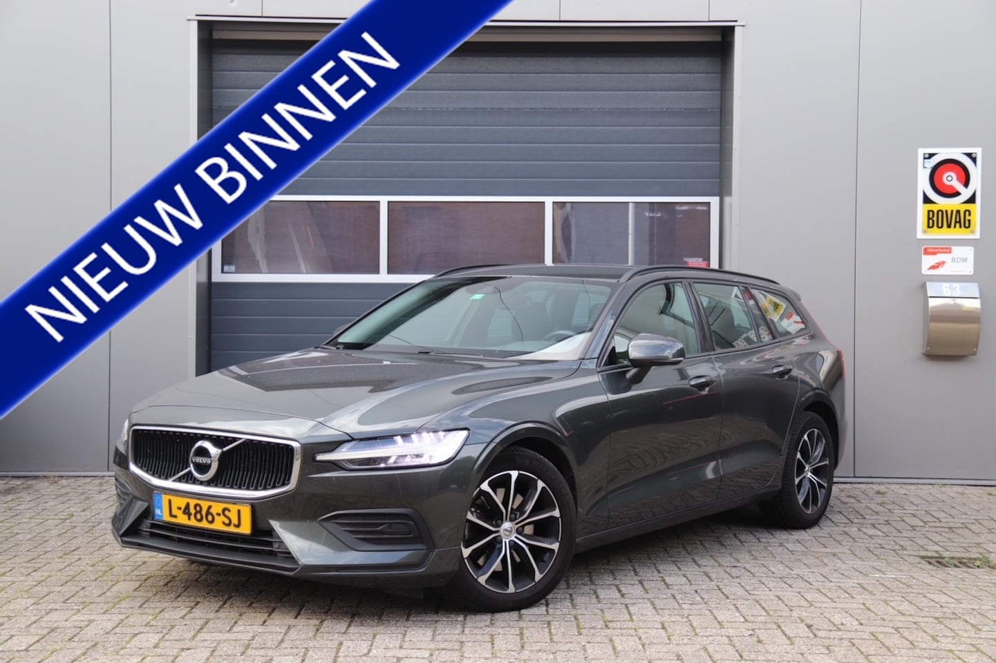 Volvo V60 - 2.0 B3 Momentum Advantage 2.0 B3 Momentum Advantage, Stoel & Stuurverwarming, Navi, Camera - AutoWereld.nl