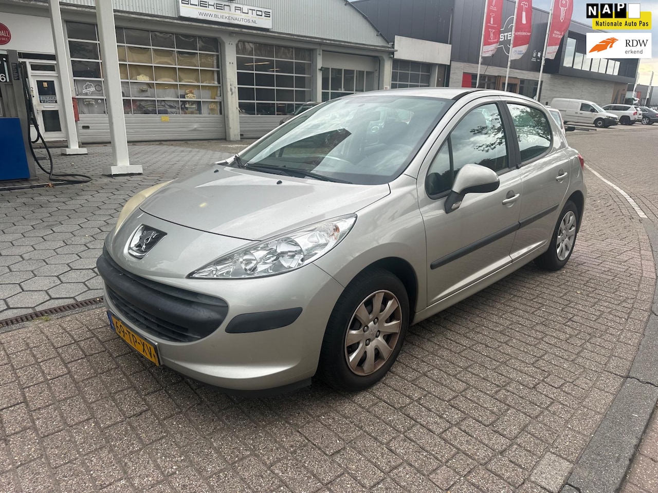 Peugeot 207 - 1.4-16V X-line 1.4-16V X-line - AutoWereld.nl