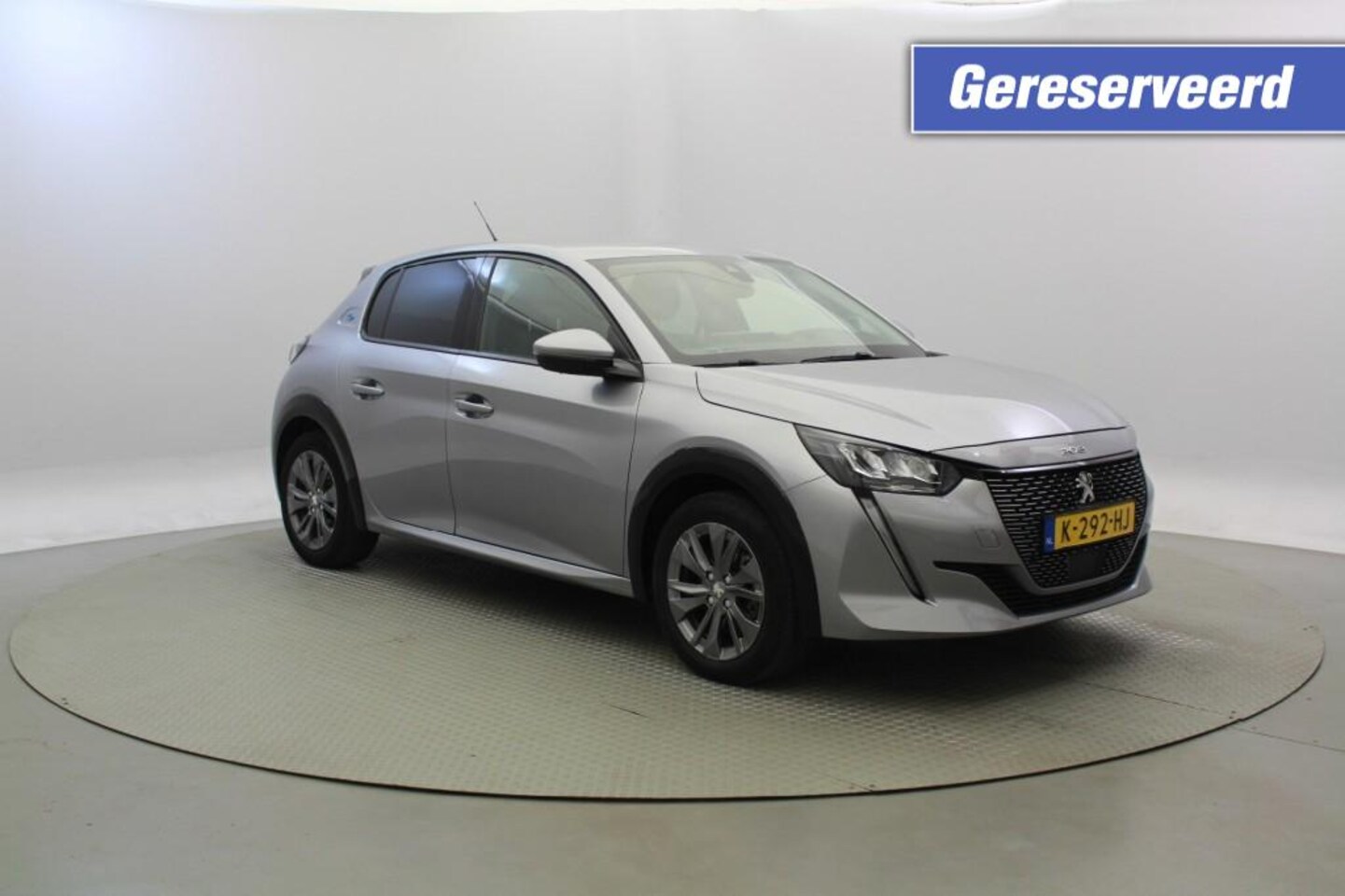 Peugeot e-208 - Allure Pack 50 kWh - Carplay, Camera, Digitaal Cockpit, SOH 91% GERESERVEERD!!! - AutoWereld.nl