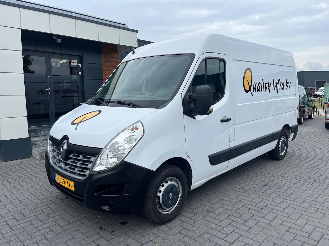 Renault Master - T35 2.3 dCi L2H2 2018 Airco Navi 150 Pk - AutoWereld.nl