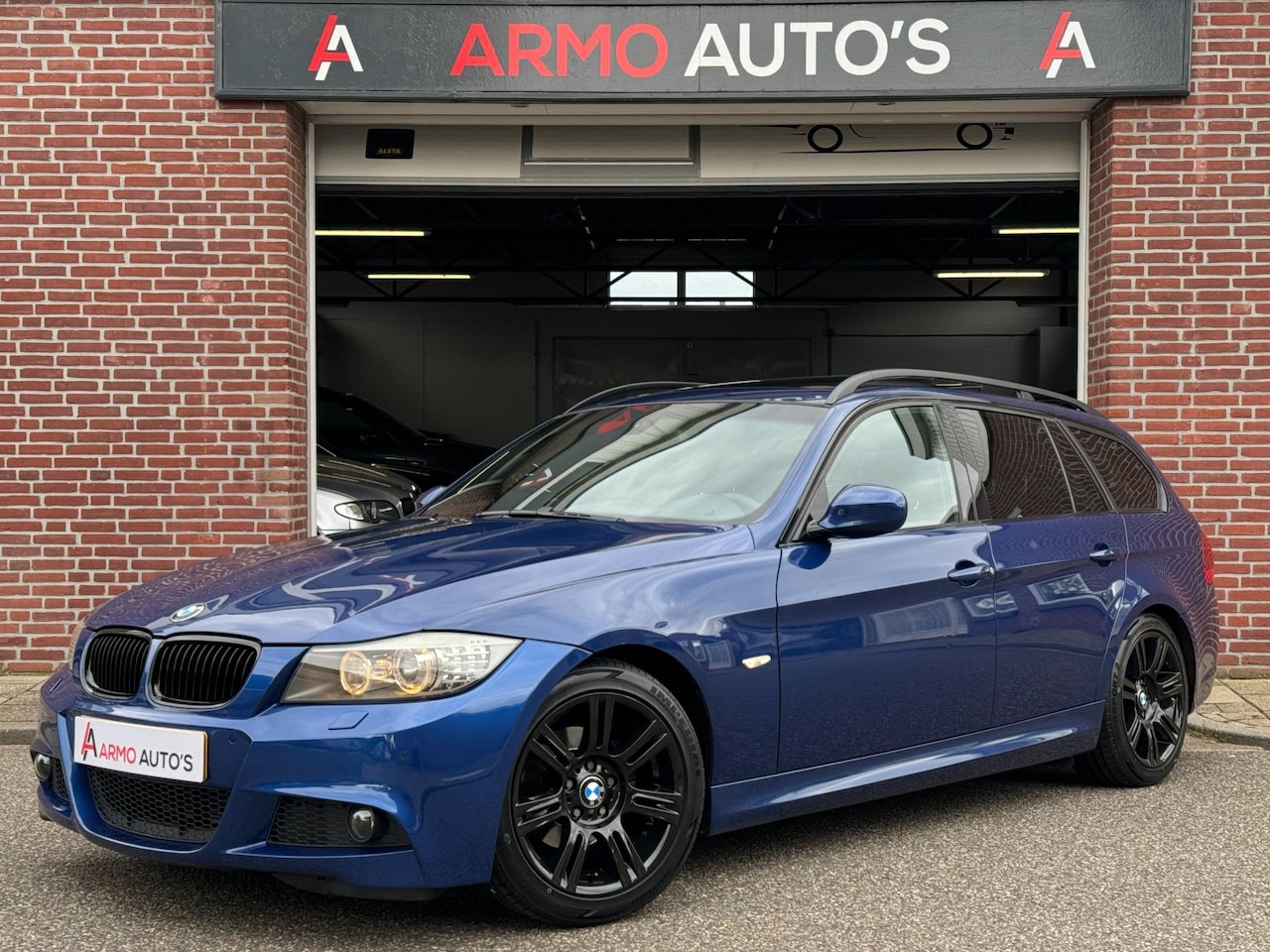 BMW 3-serie Touring - 318i M-pakket | Navi | Pano | PDC - AutoWereld.nl