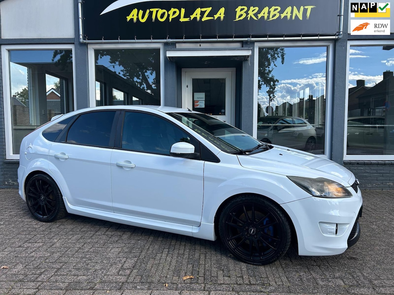 Ford Focus - 2.5 ST/ AIRCO/ STOELVERW/ LEER/ NAVI/ BLUETOOTH/ 18 INCH - AutoWereld.nl
