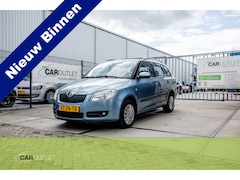 Skoda Fabia Combi - 1.2-12V Ambiente Fabia met IJSkoude Airco en trekhaak. Nieuwe APK