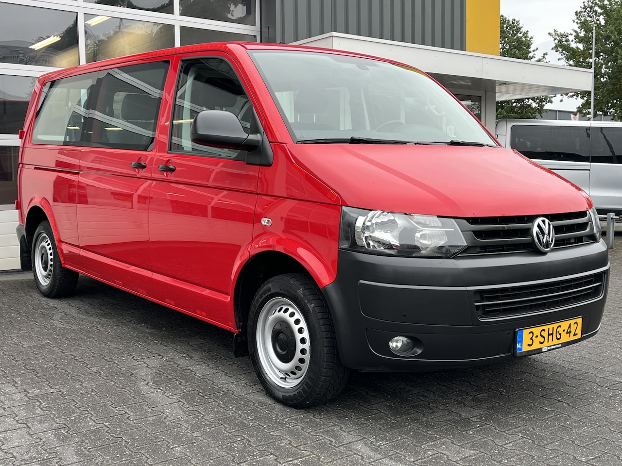 Volkswagen Transporter Kombi - 2.0 TDI DSG Automaat L2H1 BPM/ BTW vrij Airco Cruise control Trekhaak Navigatie Verlengde - AutoWereld.nl