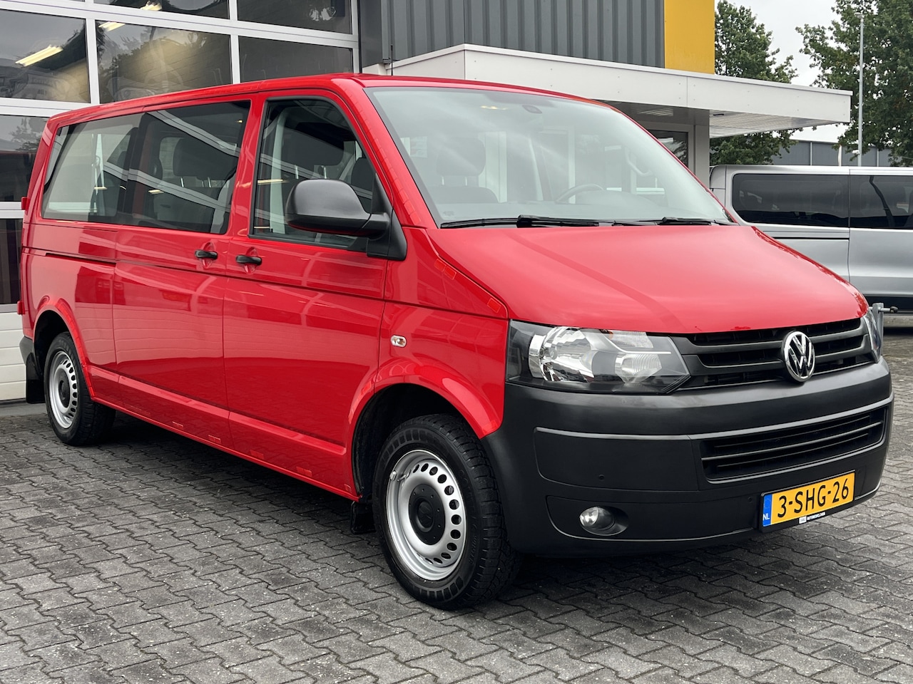 Volkswagen Transporter Kombi - 2.0 TDI DSG Automaat L2H1 BPM/ BTW vrij Airco Cruise control Trekhaak Navigatie Verlengde - AutoWereld.nl