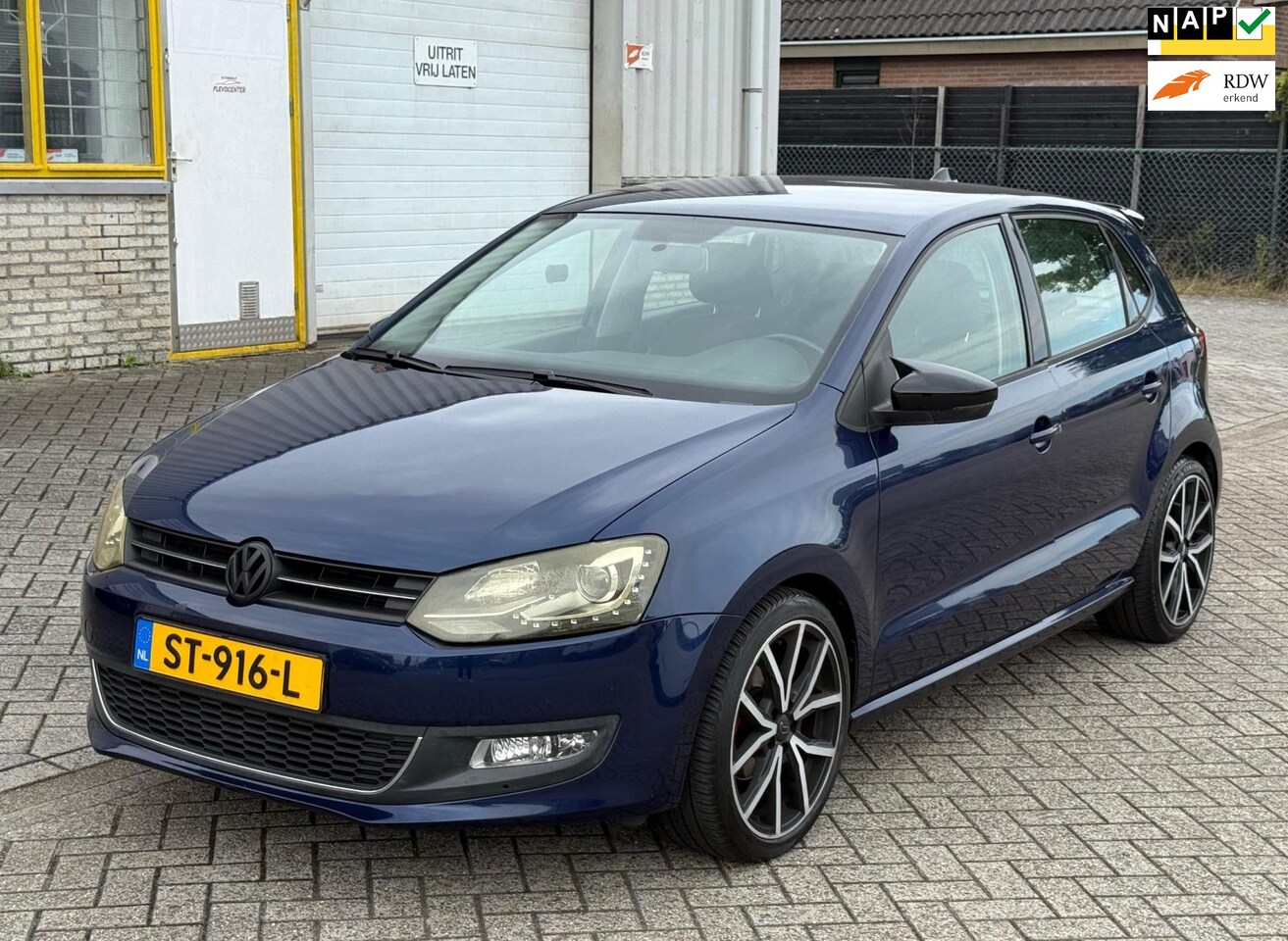 Volkswagen Polo - 1.2 TSI 105 PK 6 BAK Bj 2011 BlueMotion Highline Sport 5 Deurs Airco Navi Android Xenon Le - AutoWereld.nl