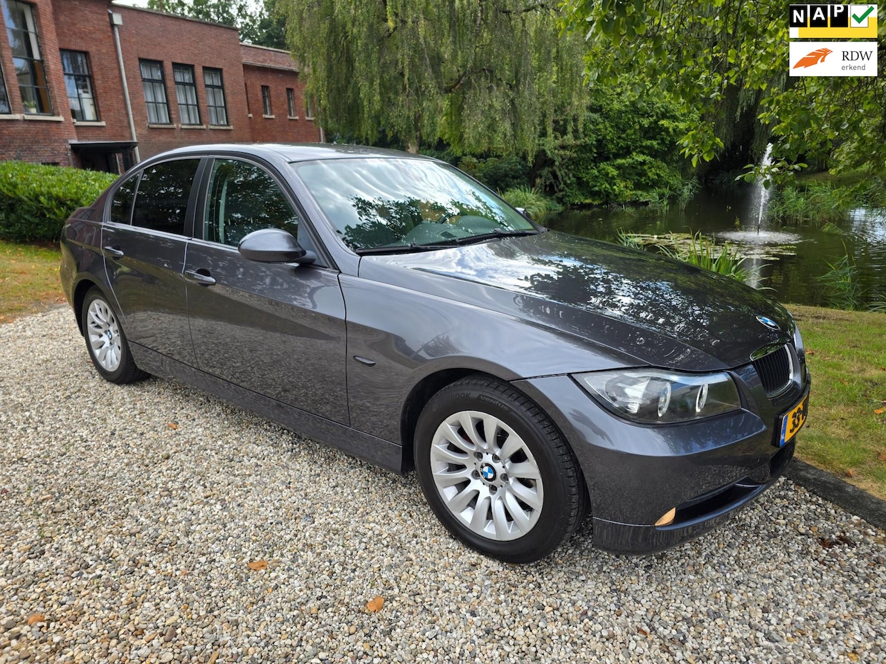 BMW 3-serie - 320i Business Line AUTOMAAT - AutoWereld.nl