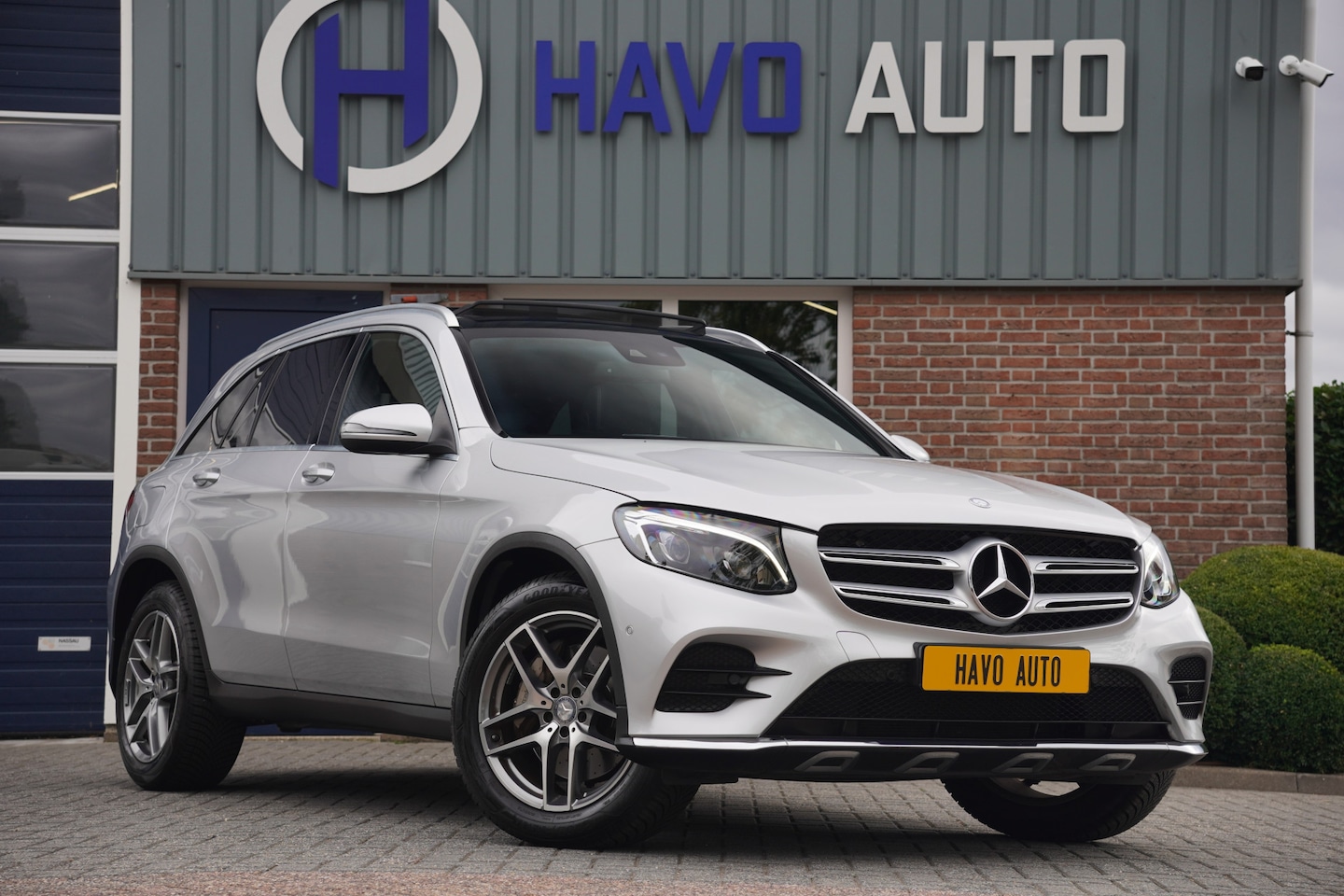 Mercedes-Benz GLC-klasse - 250 4MATIC AMG, PANO, LED, LANE-ASSIST - AutoWereld.nl