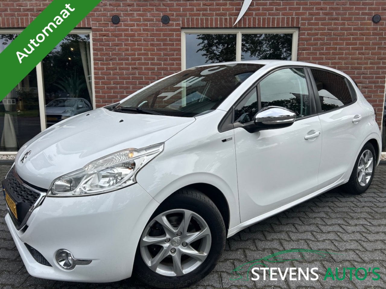 Peugeot 208 - 1.2 e-VTi Style Automaat NAVI / AIRCO / CRUISE / LMV - AutoWereld.nl