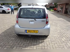 Daihatsu Sirion 2 - 1.3-16V Sense airco hoge instap