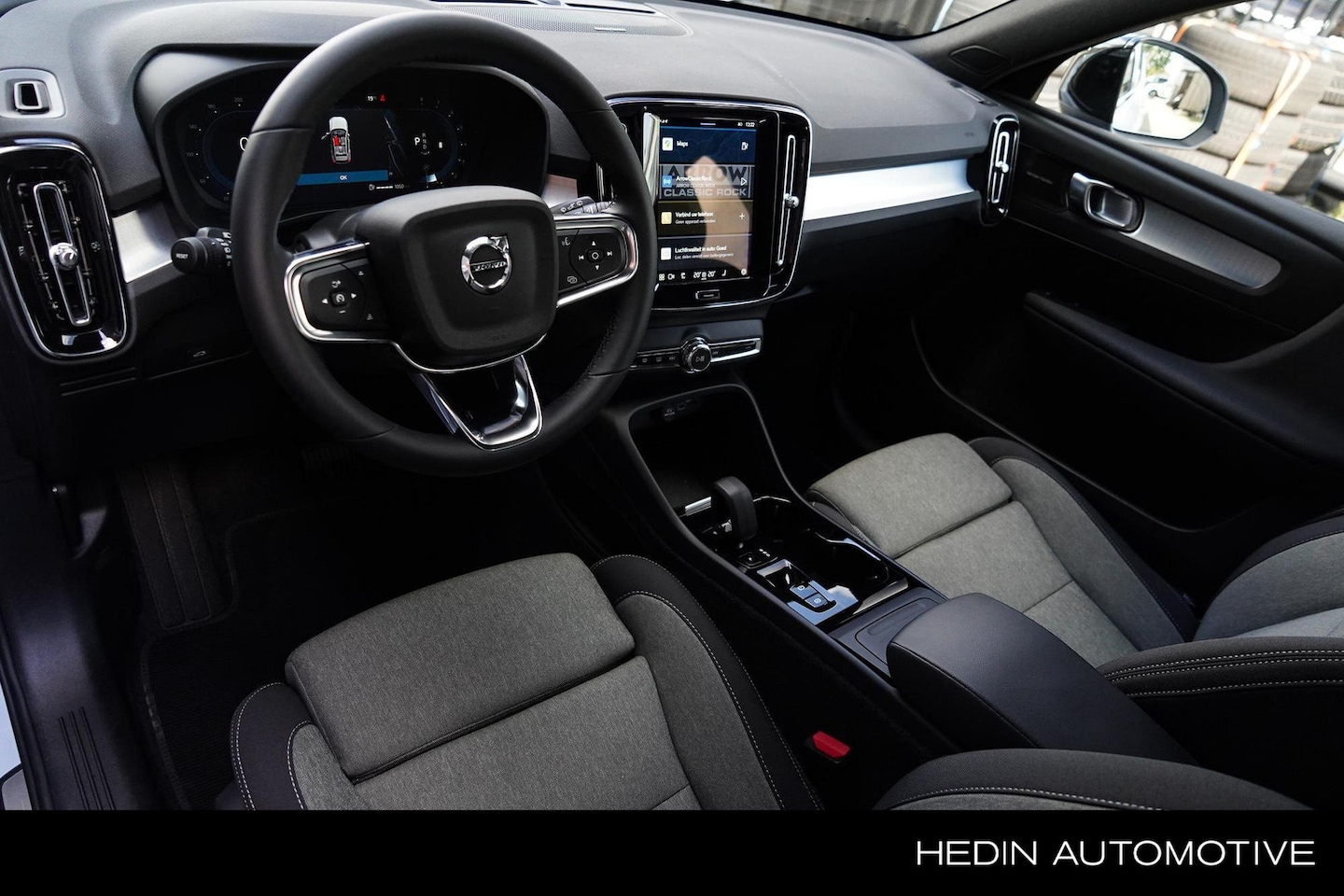 Volvo XC40 - 2.0 B4 Plus Dark | Trekhaak | Verwarmbare voorruit | Achteruitrijcamera | Adaptive Cruise - AutoWereld.nl