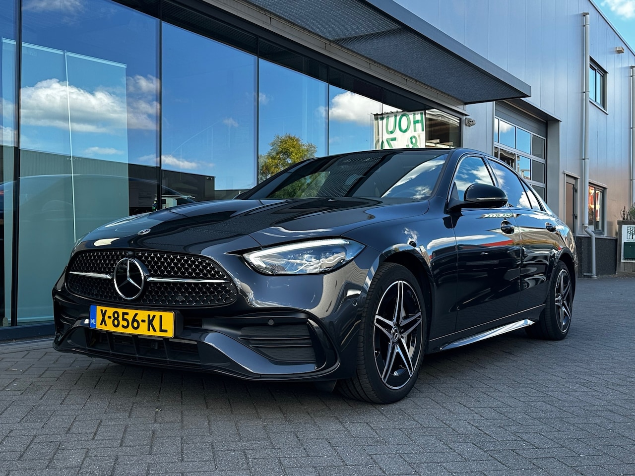 Mercedes-Benz C-klasse - 300 e AMG Line|VERWACHT|1e Eigenaar|Pano|Night Pakket|360 Camera - AutoWereld.nl