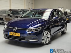 Volkswagen Golf - 1.5 eTSI Style *LED MATRIX*17 INCH*LAGE KM'S