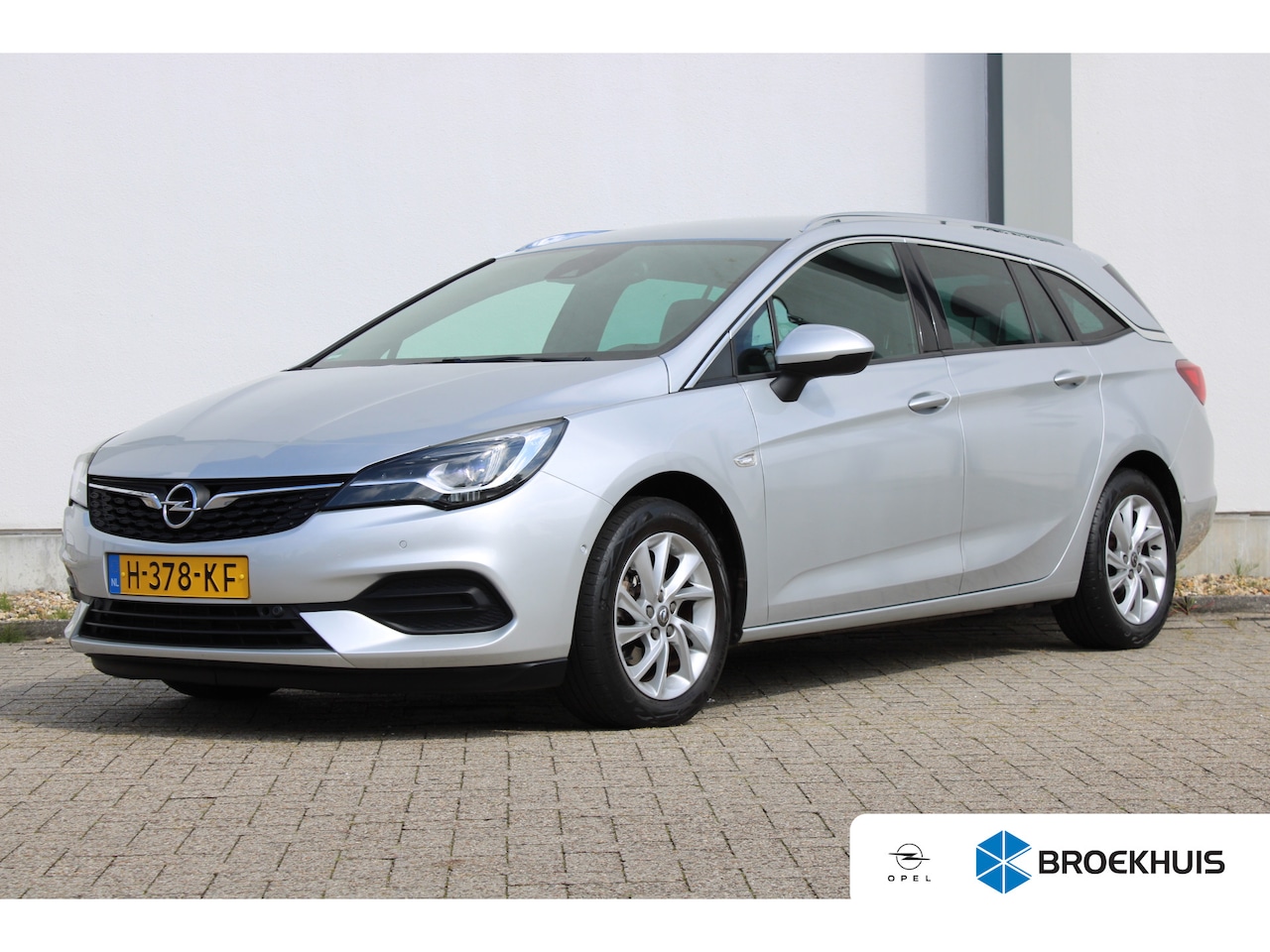 Opel Astra Sports Tourer - 1.2 Elegance / Navigatie / Camera / Trekhaak / Parkeersensoren / Keyless / Dodehoek Detect - AutoWereld.nl