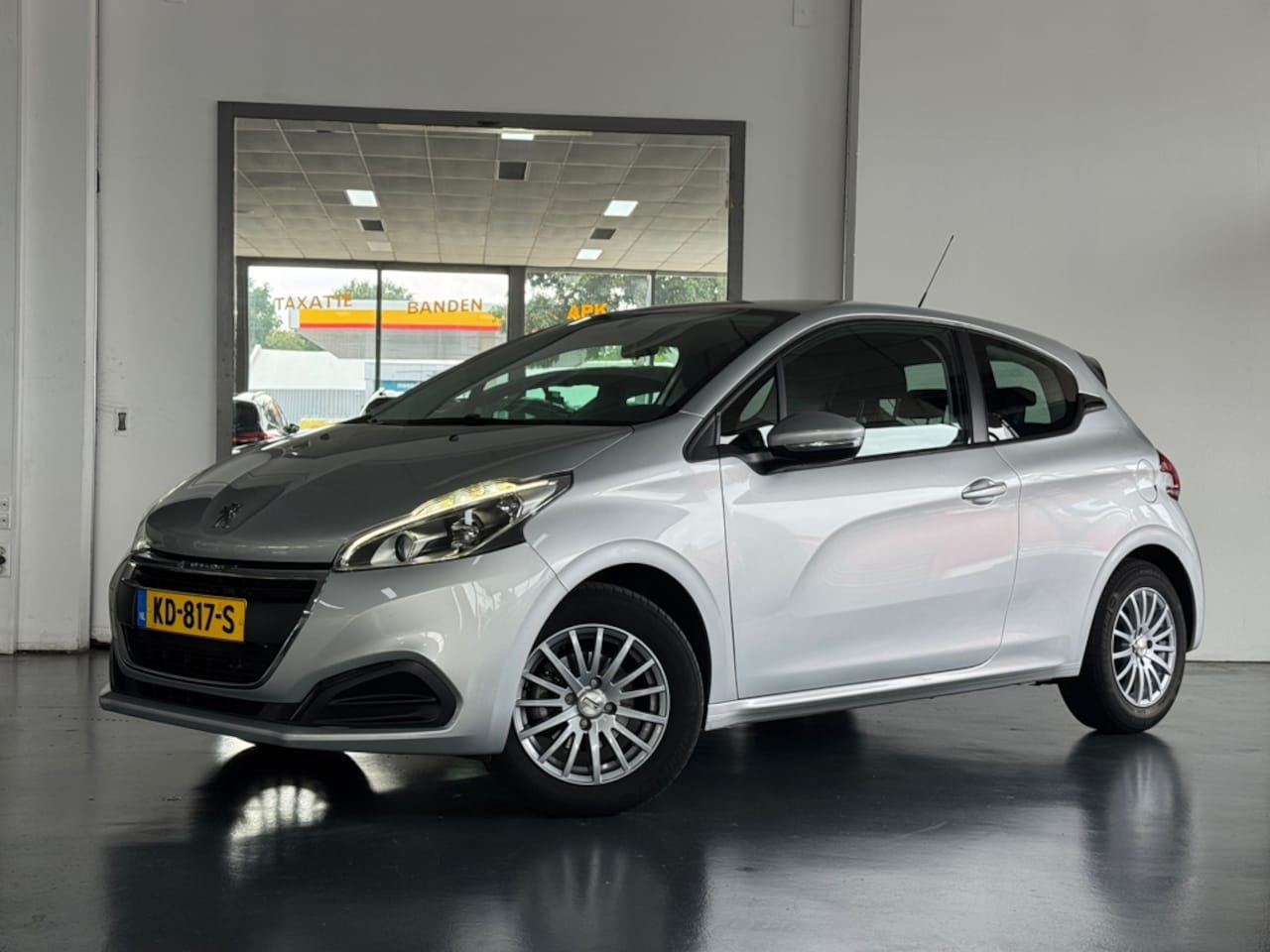 Peugeot 208 - 1.2 PureTech Active | Lage km | Nwe Distributie - AutoWereld.nl
