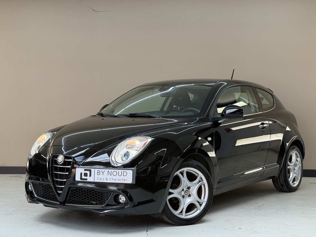 Alfa Romeo MiTo - 1.4 Distinctive 1.4 Distinctive, 95Pk, 2009, 2de eigenaar, Sport pakket, Nieuwe distributieriem, Airco, Pa - AutoWereld.nl