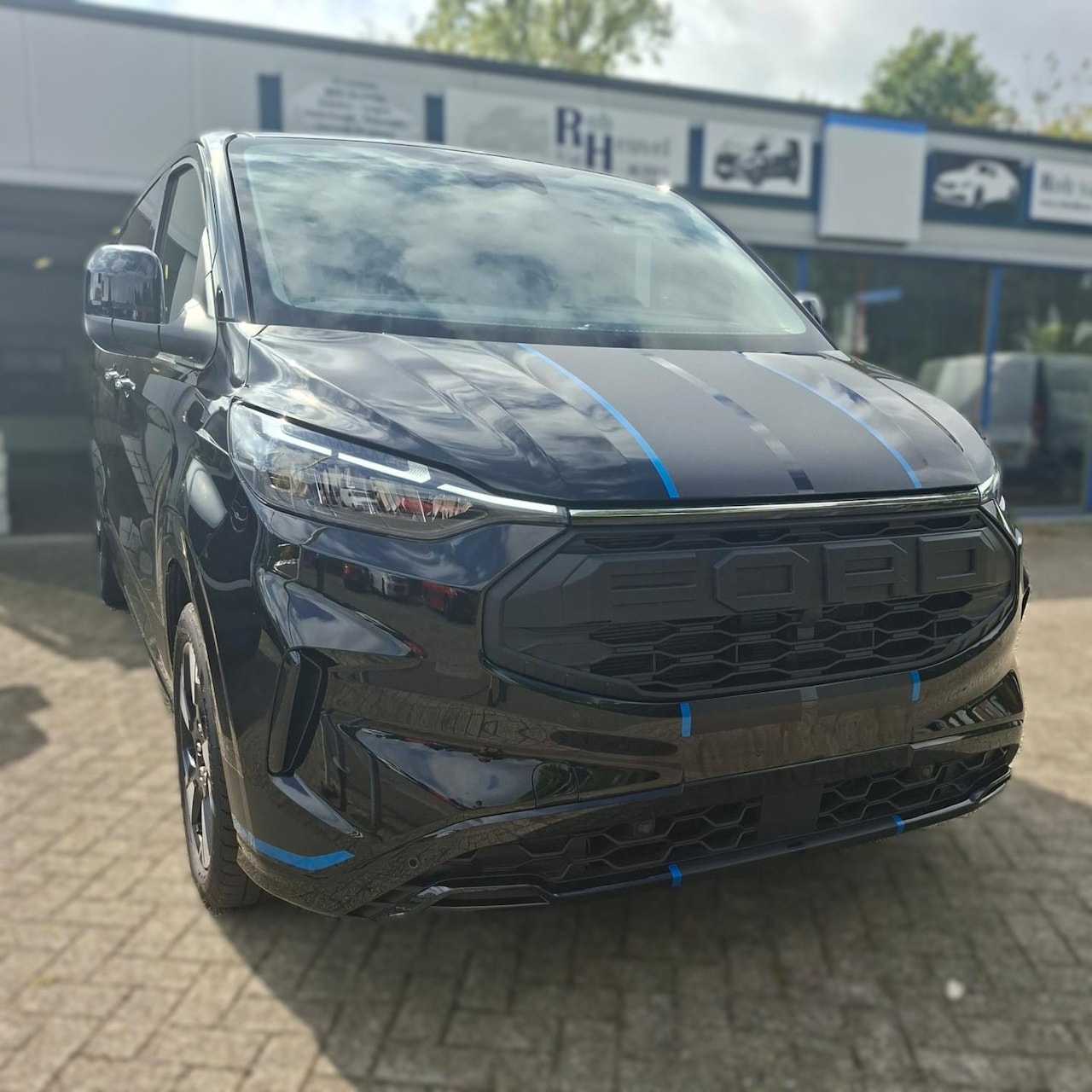 Ford Transit Custom - 170 PK SPORT DUBBELE CABINE AUTO L2H1 - AutoWereld.nl