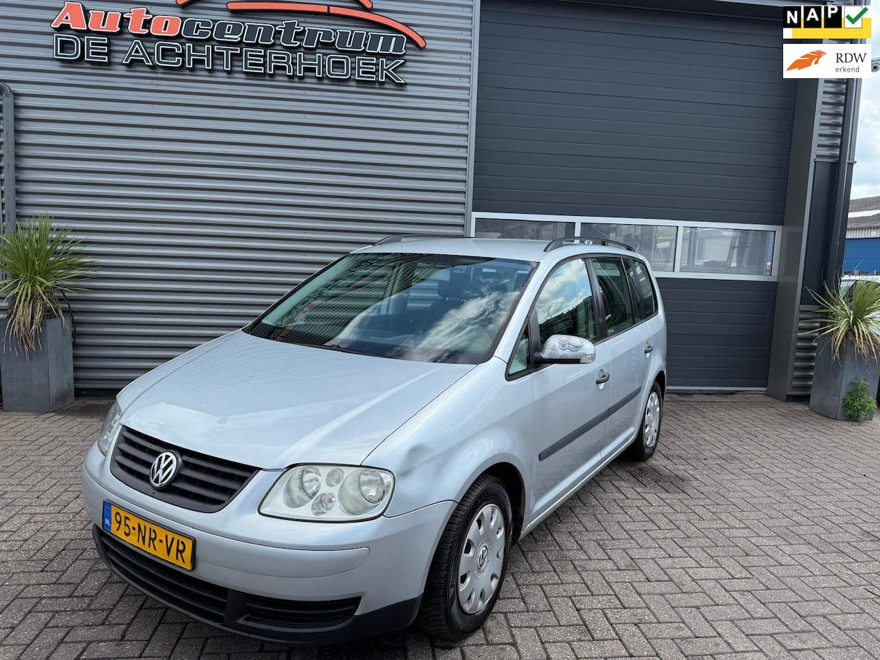 Volkswagen Touran - 1.6-16V FSI Trendline Airco / 5-Deurs!! - AutoWereld.nl