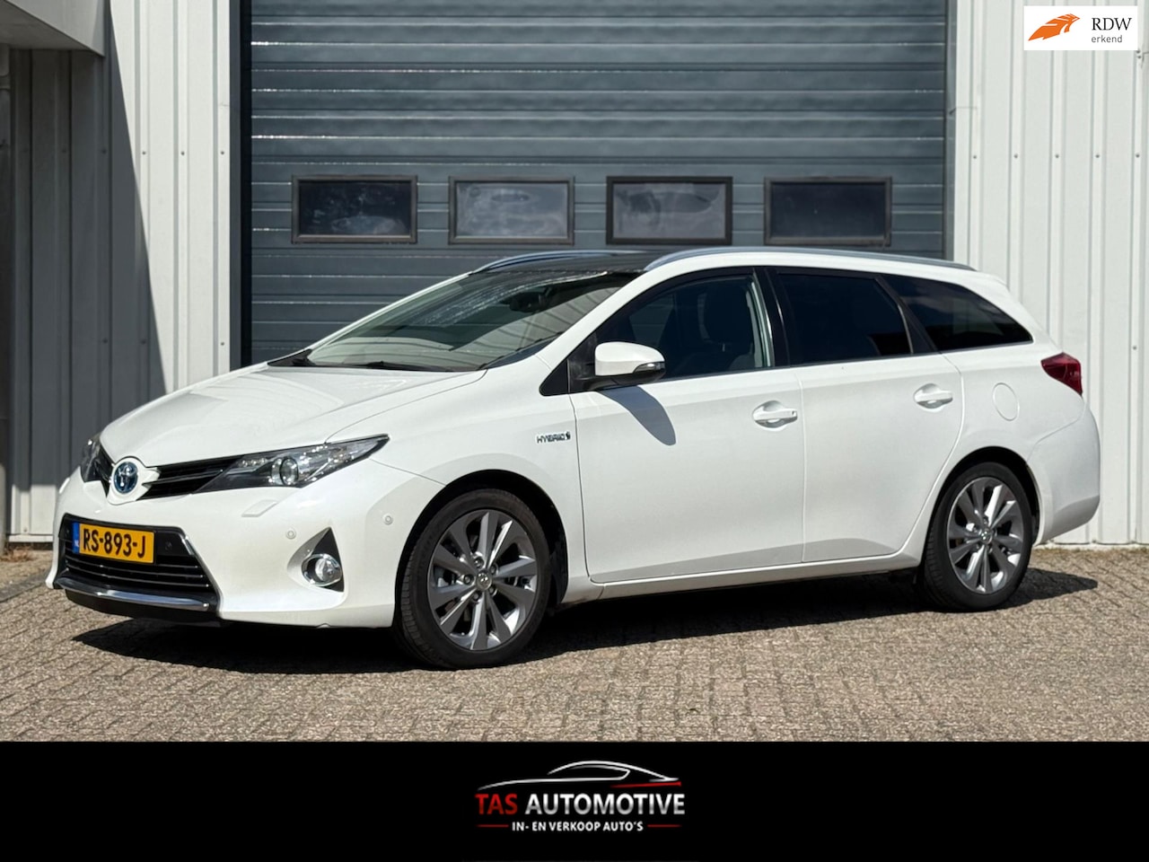 Toyota Auris Touring Sports - 1.8 Hybrid Executive PANO / NAVI - AutoWereld.nl