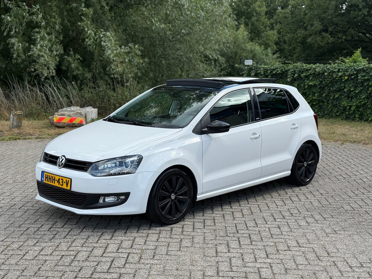 Volkswagen Polo - 1.4-16V Highline PANO I LED I WEINIG KM I PDC I CLIMA - AutoWereld.nl