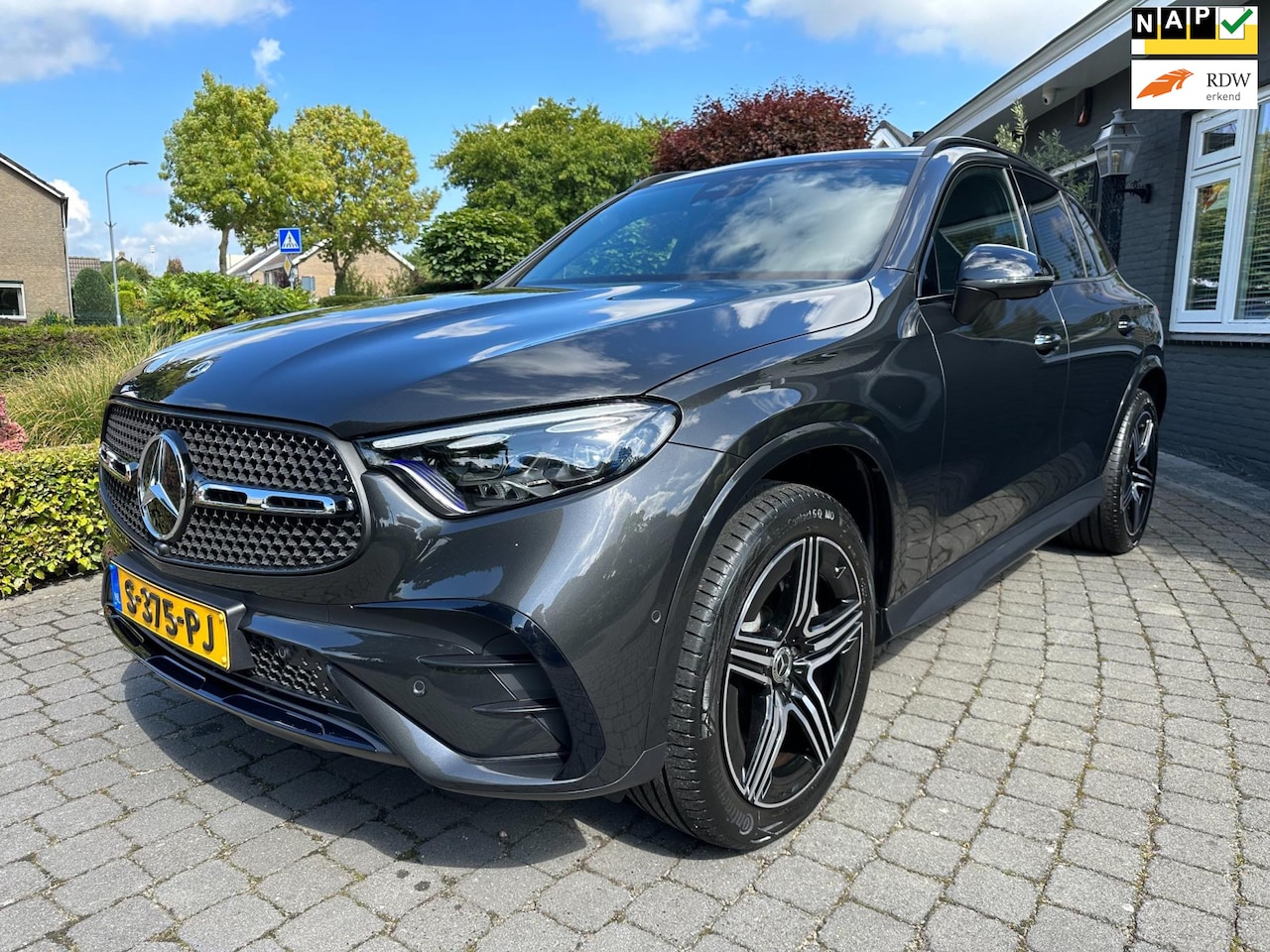 Mercedes-Benz GLC-klasse - 300e 4MATIC AMG, Pano, 1e Eigenaar - AutoWereld.nl