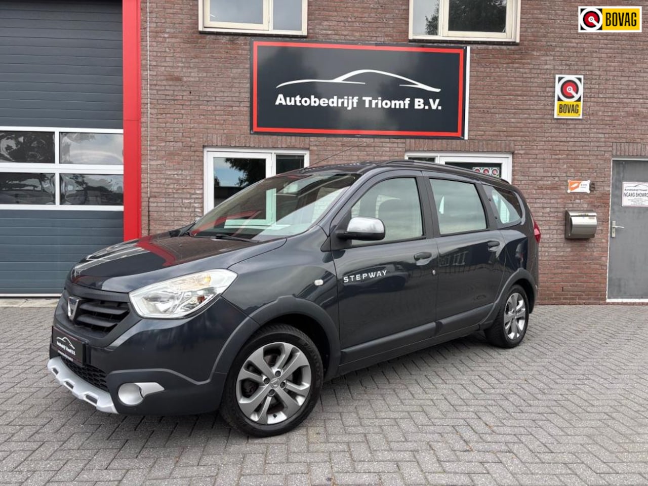 Dacia Lodgy - Stepway 7 PERSOONS - NAVIGATIE- CRUISECONTROL- PARKEERSENSOREN - AutoWereld.nl