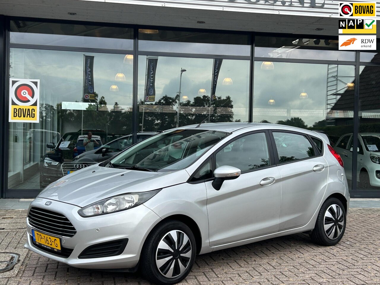 Ford Fiesta - 1.0 Style 5Drs Airco Voorruit + Stoelverw. Park.Sens Elek.Pakket Nieuwe APK! - AutoWereld.nl