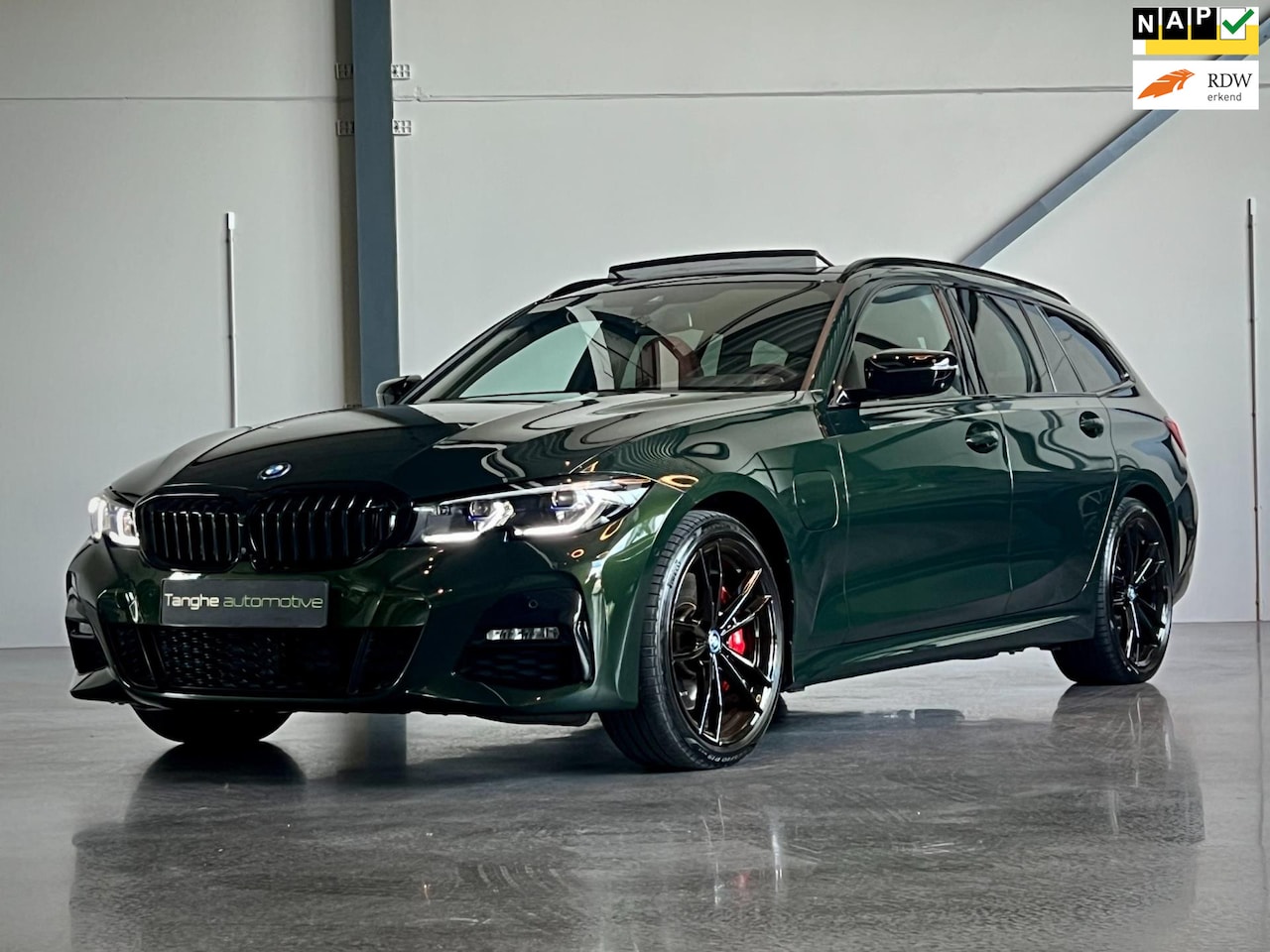 BMW 3-serie Touring - 330e 330e, M-Sport, BTW, Panodak, Carbon, Groen, 19'LM, Leer - AutoWereld.nl
