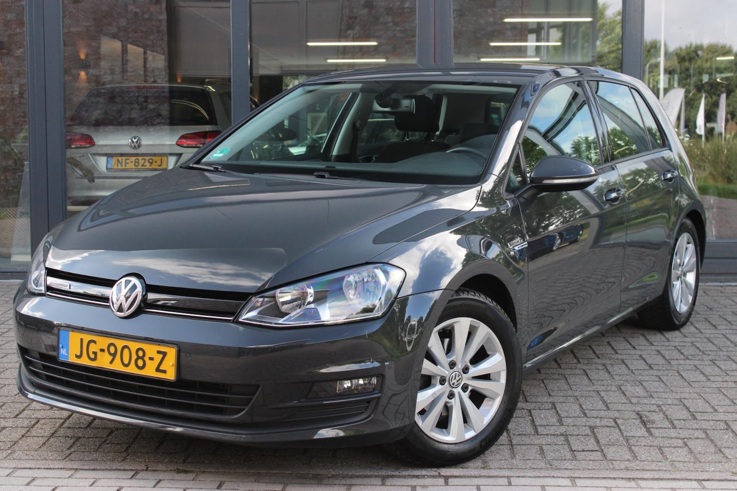 Volkswagen Golf - 1.0 TSI Comfortline | Trekhaak 1000kg | Telefoonvoorbereiding | Rondom parkeersensoren | C - AutoWereld.nl