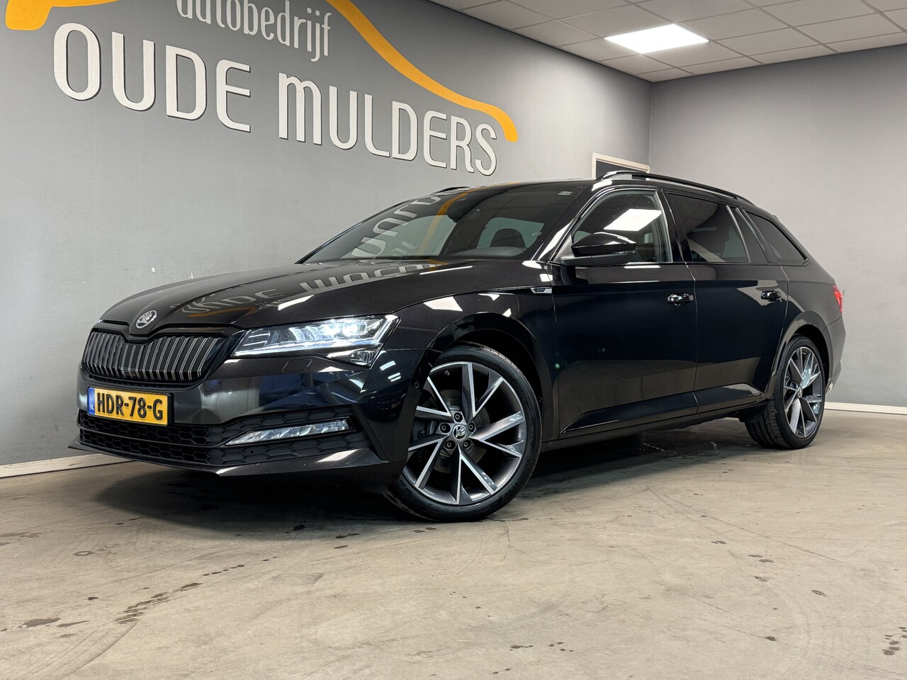 Skoda Superb Combi - 1.4 TSI iV Sportline Business Memoryseats - Panoramadak - Dodehoekdetectie - AutoWereld.nl