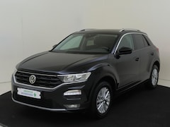 Volkswagen T-Roc - 1.5 TSI Style Business | Achteruitrijcamera | Navigatie | Adaptieve cruise control | Elekt