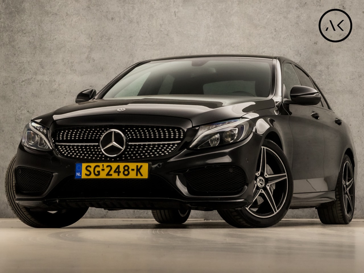 Mercedes-Benz C-klasse - 180 AMG Sport 157Pk Automaat (APPLE CARPLAY, NAVIGATIE, LEDER, CAMERA, BURMESTER, STOELVER - AutoWereld.nl
