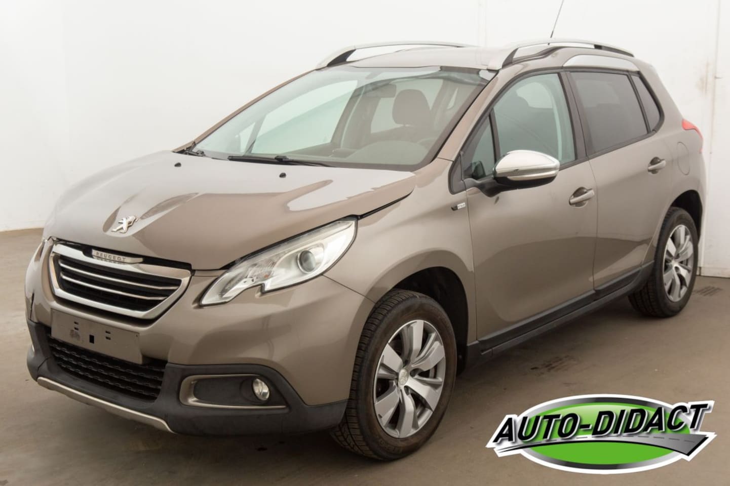 Peugeot 2008 - 1.2 88.215 km Clima Navi Access - AutoWereld.nl