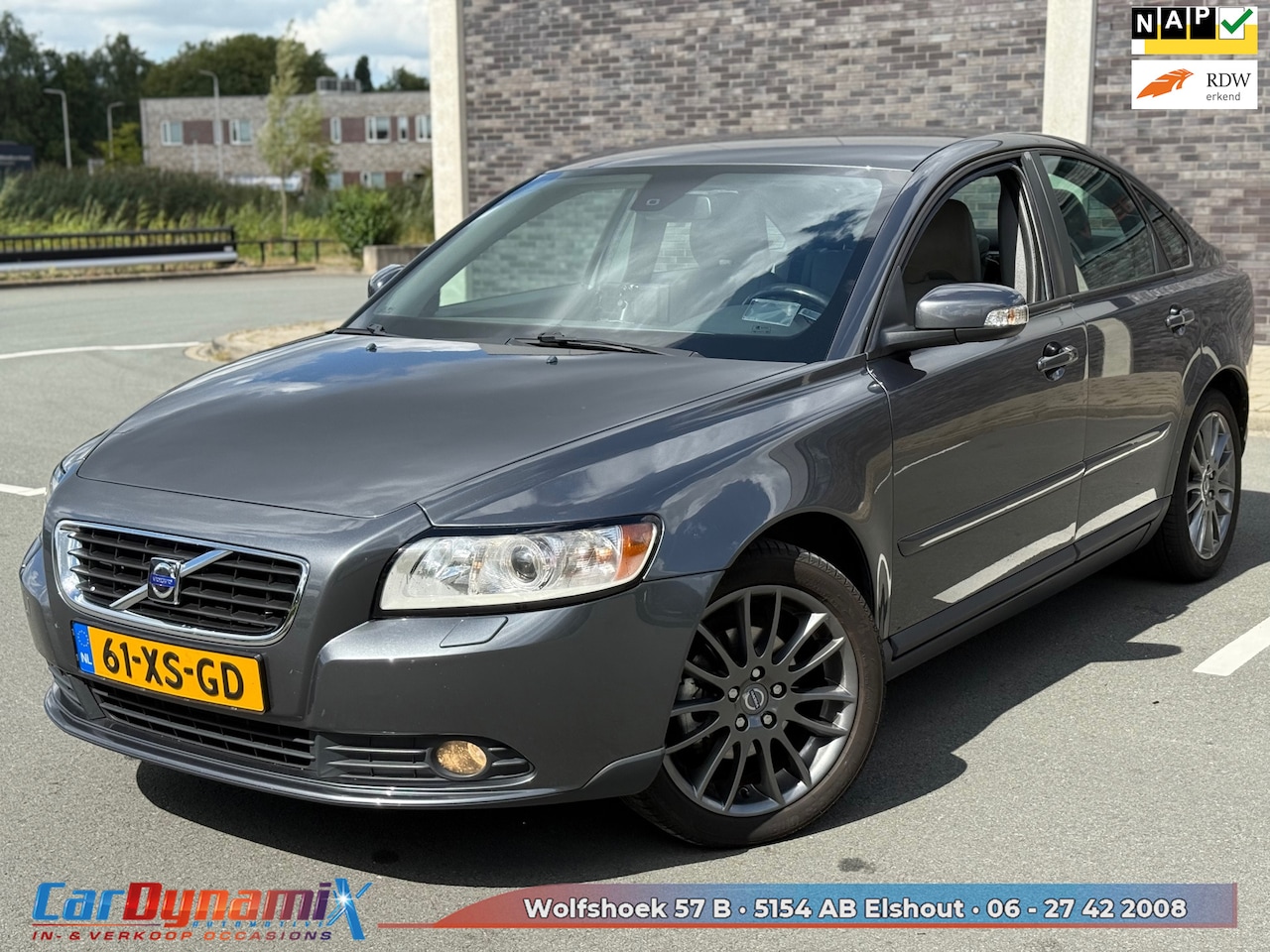 Volvo S40 - 1.8 Edition II // CarPlay // DashCam // Leer // Trekhaak // Rijd Schakelt Top - AutoWereld.nl