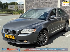 Volvo S40 - 1.8 Edition II // CarPlay // DashCam // Leer // Trekhaak // Rijd Schakelt Top