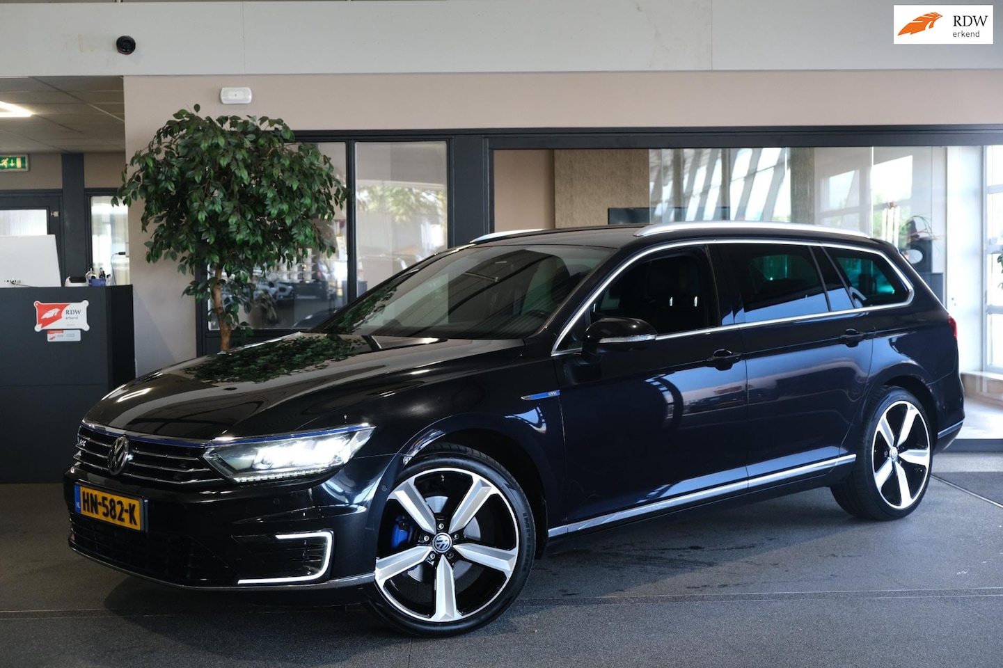 Volkswagen Passat Variant - 1.4 TSI GTE Highline Navi ACC CAM Trekhaak - AutoWereld.nl
