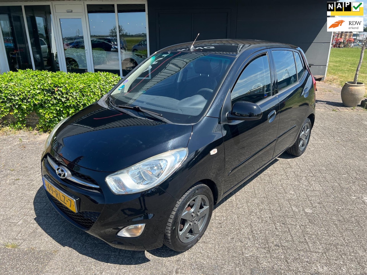 Hyundai i10 - 1.1 i-Drive Cool AIRCO/CV/STRB/5DRS/LMV APK+NAP - AutoWereld.nl