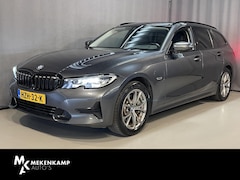 BMW 3-serie Touring - 330e xDrive Sport Line 17"/Trekhaak/Sportstoelen/Stoel + stuurverwarming/PDC/Apple Carplay