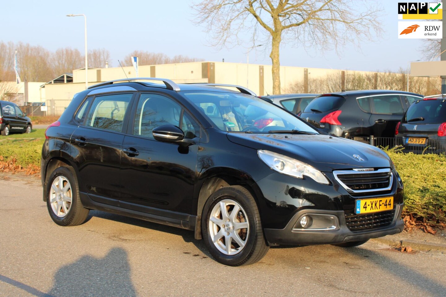 Peugeot 2008 - 1.2 VTi ACTIVE-uitv/AIRCO/TREKHAAK/CRUISE CONTROL/ISOFIX/LM-VELG/BLUETOOTH/NAVIGATIE/nwe A - AutoWereld.nl