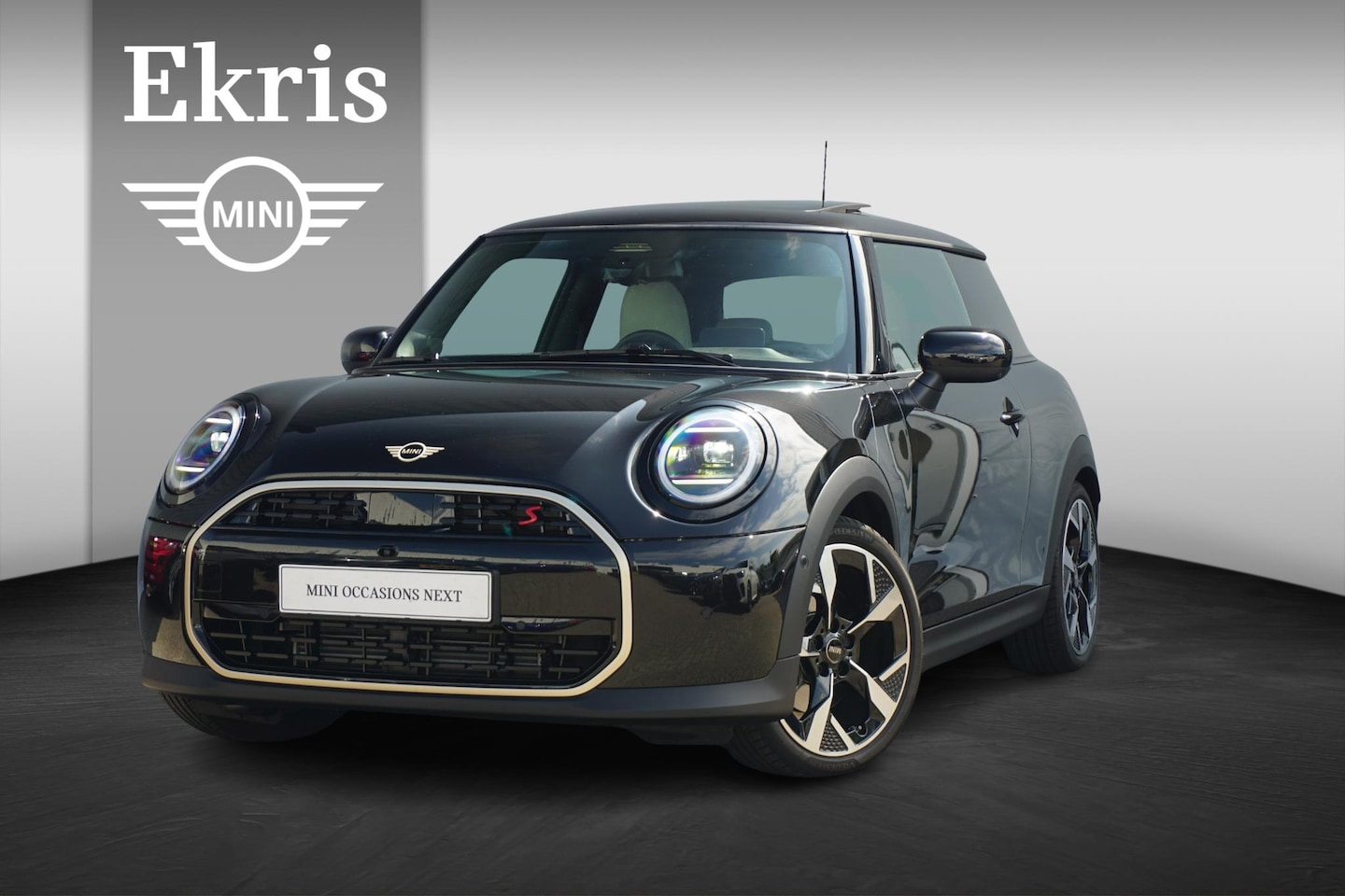 MINI Cooper S - Mini / Favoured Uitvoering / Pakket XL / 18'' LM Velgen - AutoWereld.nl