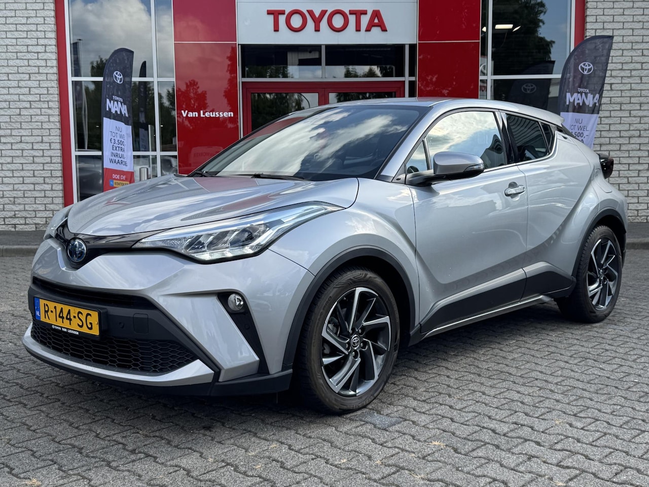 Toyota C-HR - 2.0 HYBRID DYNAMIC 184PK NAVI KEYLESS APPLE/ANDROID AD-CRUISE PARKSENSOREN 18"LMV NL-AUTO - AutoWereld.nl