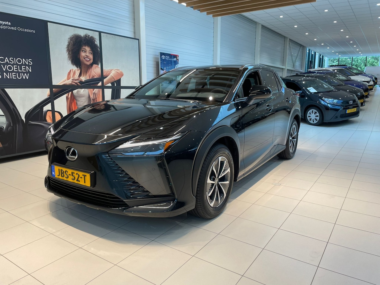 Lexus RZ - 300e Business Line 71 kWh | Privacy Glass | Apple Carplay | - AutoWereld.nl