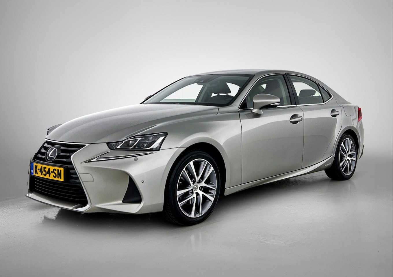 Lexus IS - 300h Hybrid Business Line Pro | Parkeersensoren | Half lederen bekleding | Navigatie | - AutoWereld.nl
