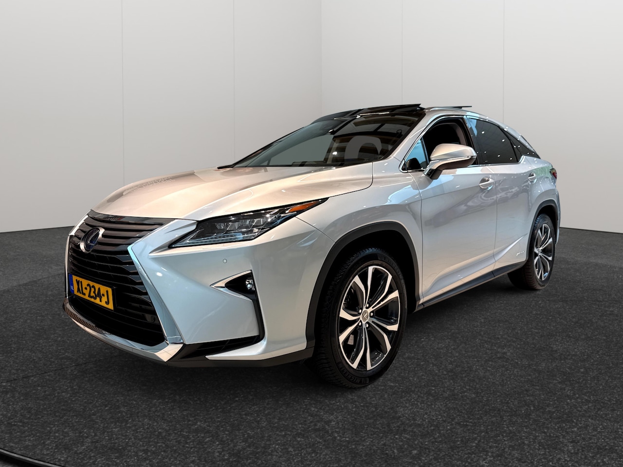 Lexus RX 450h - 4WD Luxury Line | Panorama/schuifdak | Volleder | Trekhaak 13p | 2000 kg trekvermogen | - AutoWereld.nl
