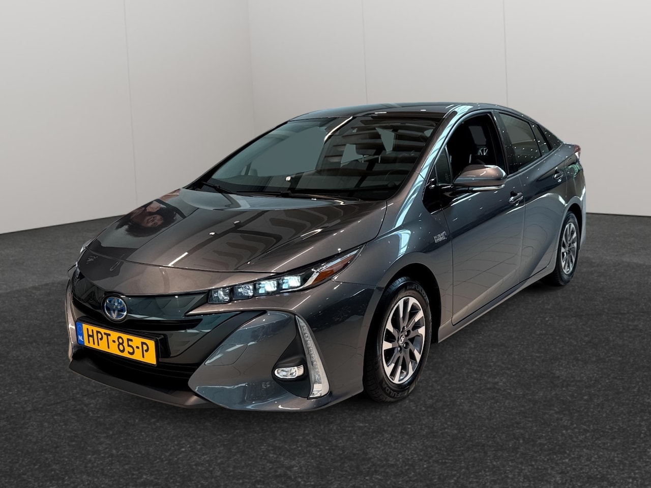 Toyota Prius - 1.8 Plug-in Executive | Full Map Navi | Bluetooth | verwarmde stoelen | lm velgen | - AutoWereld.nl
