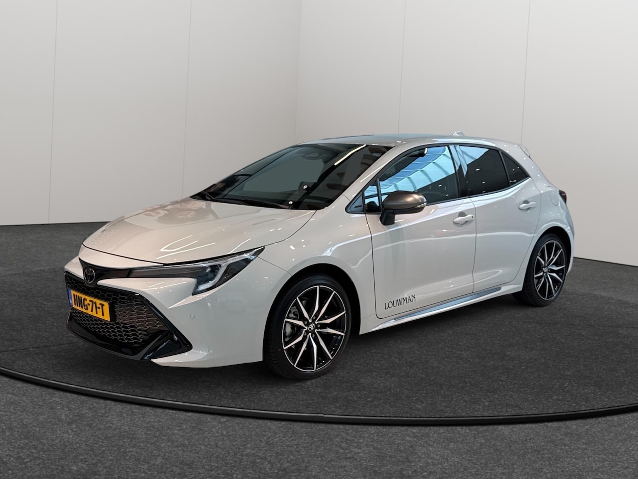 Toyota Corolla - Hybrid 180 GR Sport | GR sport pakket | Leder | LM velgen | Stoelverwarming | Demo | - AutoWereld.nl