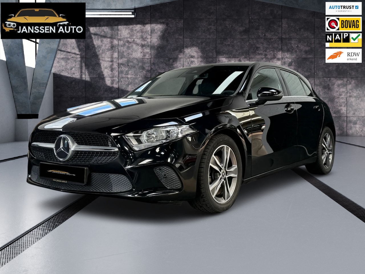 Mercedes-Benz A-klasse - 180 Premium | 1/2 Leder | Camera | Navi | Stoelverwarming - AutoWereld.nl